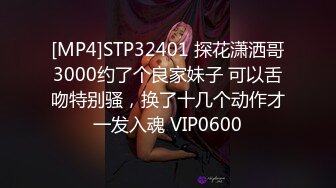 [MP4]新人美女初下海！浴室地上尿尿！开档黑丝拨开内裤白嫩奶子多毛肥穴