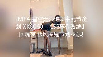 办公楼女厕全景偷拍两位美女同事的肥美大黑鲍