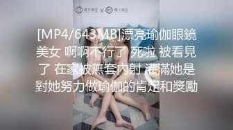 一王两后，帝王般享受！难得一见OF无敌巨乳大奶牛【hhh1231】最新啪啪长视频，肏一个手还玩一个，双波霸玩到虚脱 (2)