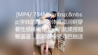 剛生過孩子的大奶脯乳期輕熟女,孩子邊上哇哇哭叫,哄完孩子來表演