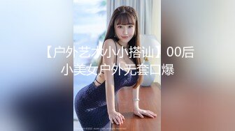 风景区女厕全景偷拍多位美女少妇前来献B (4)