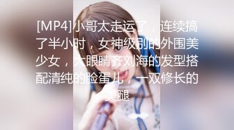 商场白色隔板女厕全景偷拍多位年轻少妇的极品美鲍4 (3)