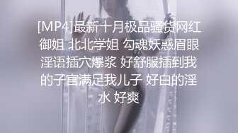 女仆装黑丝妹子，男友帮其大黑牛自慰，刺激外阴无套