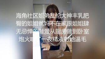 大屁股熟女骚妈的诱惑跟大鸡巴骚儿子激情干炮，撅着屁股让小哥爆草抽插揉捏骚奶子，浪荡呻吟不止很是风骚