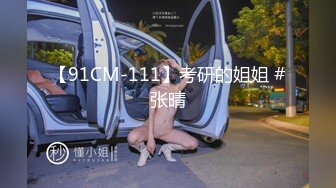 白富美小姐姐酒店色誘年輕服務員，解開褲子就吃雞巴爽的讓他無法反抗,在沙發上扒光衣服等著被幹