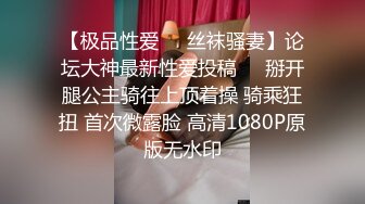 在朋友的家庭影院3P健美选手