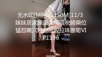 大神商场尾随偷拍美女裙底风光❤️美女柜台前弯腰买单半透明内裤露屁股缝 (1)