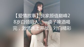 巨乳小骚货，狼友狠狠耍礼物，就狠狠插骚逼，都不放过自己，叫声还很淫荡！