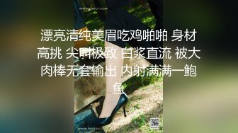 屌丝潜入学校女厕偷拍学生妹妹尿尿，遇到同好说我占了他宝地,在外面挥舞拳头让我走