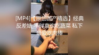 极品身材的美女深夜自拍玩自己的小穴