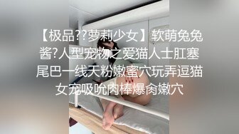 中午吃完饭没啥事偷偷 潜入隔壁公司女厕偷拍两个年轻妹子拉粑粑拉尿把镜头对着逼仔细拍