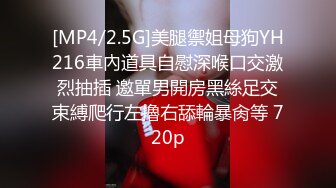 单男骑妻子头上塞大肉棒进嘴里，老婆很享受。我玩老婆下面，3人其乐融融！