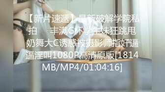 【骚妈带着两个女儿一起大秀直播】全程露脸好刺激黑丝情趣装诱惑吃奶舔逼AV棒自慰骚穴嫩的出水还没毛