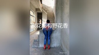 冒死爬窗偷窥房东的小女儿洗澡卧槽,这B毛很有特色