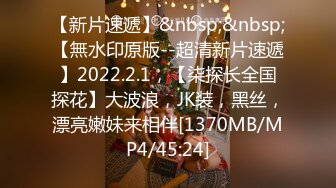 看完逼问路拍脸：傻傻可爱的大眼萌妹粉穴被玩多了阴唇有些拉长外露