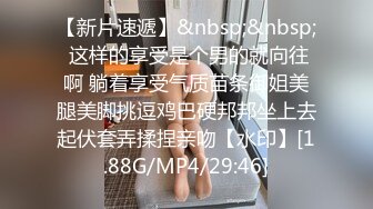 70后美妈妈 ·不惧时光优雅到老~ 今天妈妈的打扮美么，一袭笔挺西装，被弟弟从后面肏，好坏，内射妈妈！