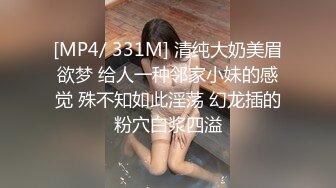 夜市宵夜摊低胸装美女被猥琐大叔围观 尽力防走光没想到下面还是被偷拍内裤夹进了屁股缝逼痕明显