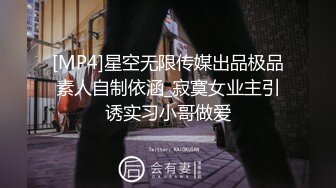 小吃街抄底黑裙小姐姐内裤一半夹进屁股缝中间湿了还露毛低头差点发现 吊带粉裙美女蕾丝窄内夹成丁正面毛都顶出来了