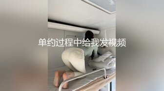 美容院上班的漂亮小美女下班后穿着性感超短裙工作服和客户男友偷情,特意换上开档黑丝干,爽的自己捏着奶子!