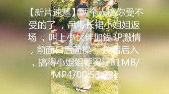 极品大学校花【身高176小学妹】课堂上趁着其他同学都在玩手机，脱掉胸罩露咪咪，回宿舍拉上蚊帐脱光露出粉红一线天鲍鱼，真实场景更刺激!